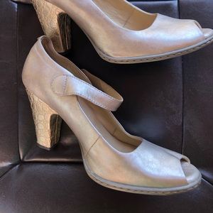 Born Crown Silver Heels (Size: 8.5/ 40)